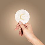 Sticker Rond céleste minuit or lune Mariage Classic Round<br><div class="desc">Notre collection "or céleste" présente une belle lune de croissant avec des étoiles d'or dans divers designs sur un arrière - plan bleu nuit velours jumelé à des polices élégantes. Facile à customiser et vous pouvez choisir parmi de nombreux articles de cette collection dans notre magasin.</div>