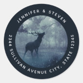 Sticker Rond Cerf avec Antlers dans une forêt ombragée - Adress (Devant)