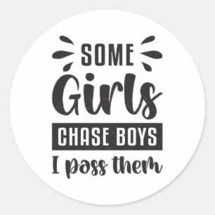 Sticker Rond Certaines Filles Chassent Des Garçons Je Les Passe