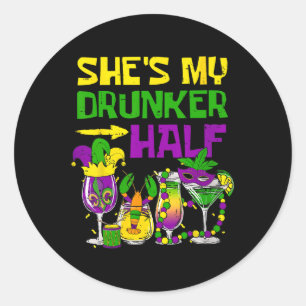 Sticker Rond C'est ma coureuse à moitié Mardi Gras Party qui bo