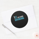 Sticker Rond C'EST QUE JE VAIS Kayak (Enveloppe)