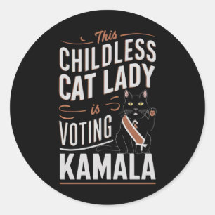 Sticker Rond Cette dame aux chats sans enfants vote Kamala