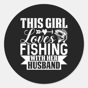 Sticker Rond Cette Fille Aime Pêcher Avec Son Mari