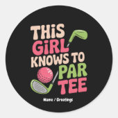 Sticker Rond Cette Fille Sait Comment Faire Un Jeu De Golf Drôl (Devant)