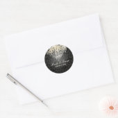 Sticker Rond Chandelier en cristal PixDezines/damas baroque (Enveloppe)