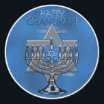 Sticker Rond Chanukah - Menora et étoile de David heureux<br><div class="desc">L'éclairage des candélabres, connu sous le nom de Hanukiyah ou Menorah, est l'une des traditions et des pratiques entourant la célébration de Hanoukka. Les symboles juifs célèbrent la saison de Hanoukka dans cette conception, avec le festival "de Chanukah heureux" de mots - "des lumières". L'étoile de David bleue se réfère...</div>