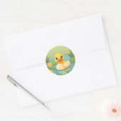 Sticker Rond Charming Duckling in Calm Waters (Enveloppe)