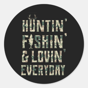 Sticker Rond Chasse Pêche Aimant Chaque Jour Chemise