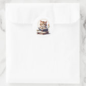 Sticker Rond Chat lecture d'un livre (Sac)