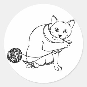 Sticker Rond Chat mangeant / jouant avec une pelote de fil de l
