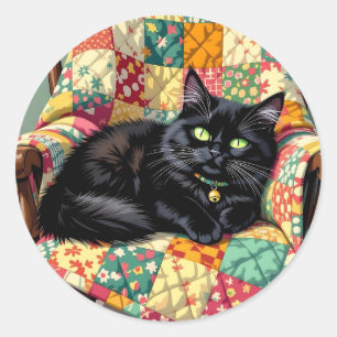 Sticker Rond Chat noir mignon sur chaise à rocher