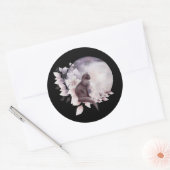 Sticker Rond Chat noir par une Pleine lune magique (Enveloppe)