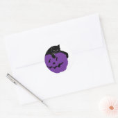 Sticker Rond Chat Noir Sur Un Citrouille Violet (Enveloppe)
