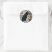 Sticker Rond "Chat noir sur un mur de château" (2) (Sac)