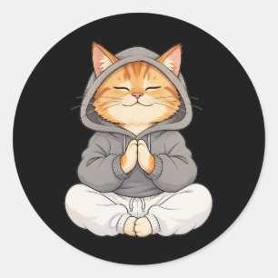 Sticker Rond Chat Zen en capuche – Joli chat de dessin animé en