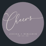 Sticker Rond Cheers Minimal Dusty Purple Script Personnalisé Ma<br><div class="desc">Sticker rond classique minimaliste Dusty Purple Script personnalisé Mariage</div>