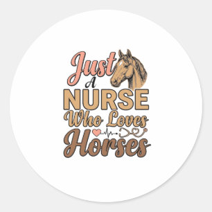 Sticker Rond Chemise de gravure vintage d'infirmière qui aime l