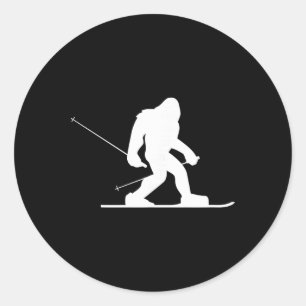 Sticker Rond Chemise de ski Bigfoot, drôle de Sasquatch mignon