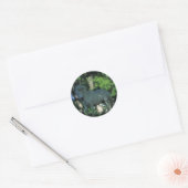 Sticker Rond Cheval miniature debout dans les arbres (Enveloppe)