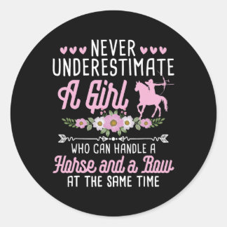 Sticker Rond Cheval Une Fille Qui Peut Manipuler Un Cheval Et U