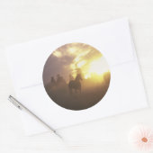 Sticker Rond Chevaux d'élevage au coucher du soleil (Enveloppe)