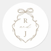 Sticker Rond Chic Beige Main Tirée Bow & Ribbon Monogram Crest (Devant)