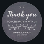 Sticker Rond Chic Chic Chalkboard Monogramme Merci Mariage Fave<br><div class="desc">Chic Chic Chalkboard Monogram Merci Favor Sticker</div>