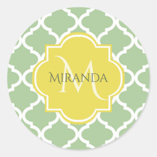 Sticker Rond Chic Pastel Green Quatrefoil Nom jaune Monogramme