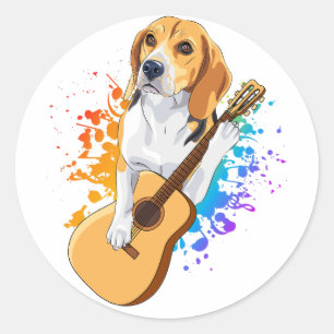 Sticker Rond Chien beagle jouant à la guitare acoustique