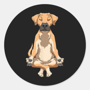 Sticker Rond Chien Black Mouth Cur Yoga Drôle de méditation Cur