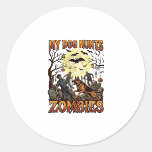 Sticker Rond Chien chasse les zombies Halloween Berger allemand