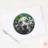 Sticker Rond Chien dalmate en tenue de la Saint Patrick (Enveloppe)