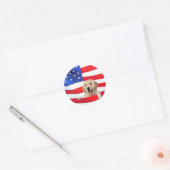 Sticker Rond Chien de Golden Retriever sur le drapeau (Enveloppe)