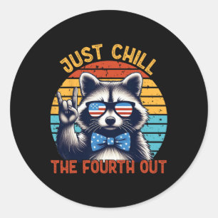 Sticker Rond Chill Just Chill The Fourth Out Raccoon 4 juillet