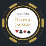 Sticker Rond Chip de poker en or noir blanc Las Vegas Mariage<br><div class="desc">Ces autocollants de mariage de jetons de poker, en or, noir, blanc et rouge, ferait un ajout parfait aux faveurs de vos invités ou de sceller leurs invitations de style casino. Personnalisez votre design avec vos noms en or dans le centre, et une date mariage, merci, etc en noir sur...</div>