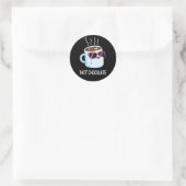 Sticker Rond Chocolat Chaud Drôle Boisson Pun Dark BG (Sac)