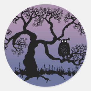 Sticker Rond Chouette éffrayante dans l'arbre
