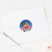 Sticker Rond Chow Chow Chien Conduisant Voiture En Neige (Enveloppe)