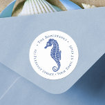 Sticker Rond Christmas Beach Seahorse Navy Adresse de retour La<br><div class="desc">Cette étiquette d'adresse de retour ronde de Noël côtière comporte un hippocampe bleu marine à parties scintillant sur un arrière - plan bleu aqua plus clair. *Si vous souhaitez que ce design soit disponible sur d'autres produits ou si vous avez besoin d'aide, veuillez me contacter par l'intermédiaire de Zazzle Conversation....</div>