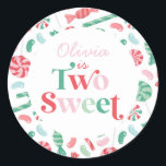 Sticker Rond Christmas Candy Two Sweet 2e anniversaire<br><div class="desc">Deux Sucres ! Bonbons de Noël Deux collants de fête de 2e anniversaire doux avec sucres de canne,  haricots de gelée et autres bonbons.</div>