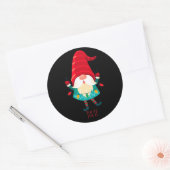 Sticker Rond Christmas Gnome Holding Christmas Lights (Enveloppe)