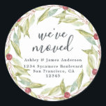 Sticker Rond Christmas Greenery Nous avons déménagé Nouveau éti<br><div class="desc">Christmas greenery nous avons déplacé les étiquettes d'adresse de retour de faire-part mobiles : faites connaître à vos amis et votre famille votre nouvelle adresse avec ces étiquettes d'adresse de retour chic, moderne et simple. Ajoutez simplement vos noms et votre adresse en calligraphie de script hors-noir élégant et en typographie...</div>