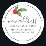 Sticker Rond Christmas Holly Berries Nous avons déménagé une no<br><div class="desc">Nous avons bougé ! Étiquettes d'adresse de retour de Noël mobile : faites connaître votre nouvelle adresse à vos amis et à votre famille avec ces étiquettes d'adresse de retour chic, moderne et simple avec une touche élégante de sainte et de baies aquarelle. Ajoutez simplement vos noms et votre adresse...</div>