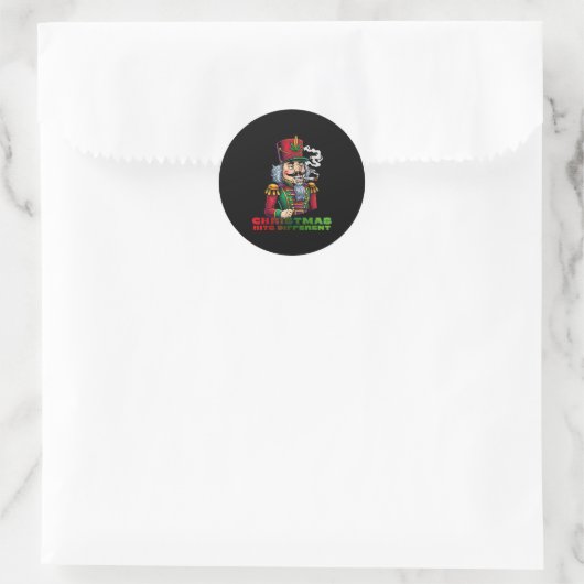 Sticker Rond Christmas Nutcracker Christmas Hits Different (Sac)