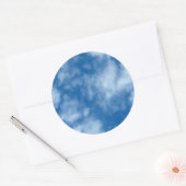 Sticker Rond Ciel bleu avec nuages Photo (Enveloppe)