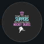 Sticker Rond Citation Cadeaux De Filles De Hockey Sur Glace<br><div class="desc">Citation Cadeaux De Filles De Hockey Sur Glace</div>
