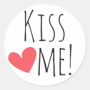 Sticker Rond Citation d'amour rouge cœur embrassez-moi Mariage