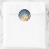 Sticker Rond Citation de Jeanne d'Arc avec ciel bleu (Sac)