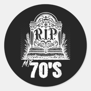 Sticker Rond Citation drôle de pierre tombale Rip 70 ans Annive