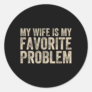 Sticker Rond Citation drôle La femme est le problème favori Hum